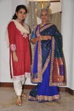 Shaina NC designs for Waheeda Rehman in Mumbai on 29th May 2013 (21).JPG